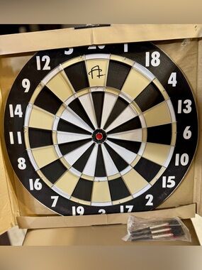 18 inch Cigar Aficionado Dartboard Set with darts. VINTAGE.  NEW IN BOX